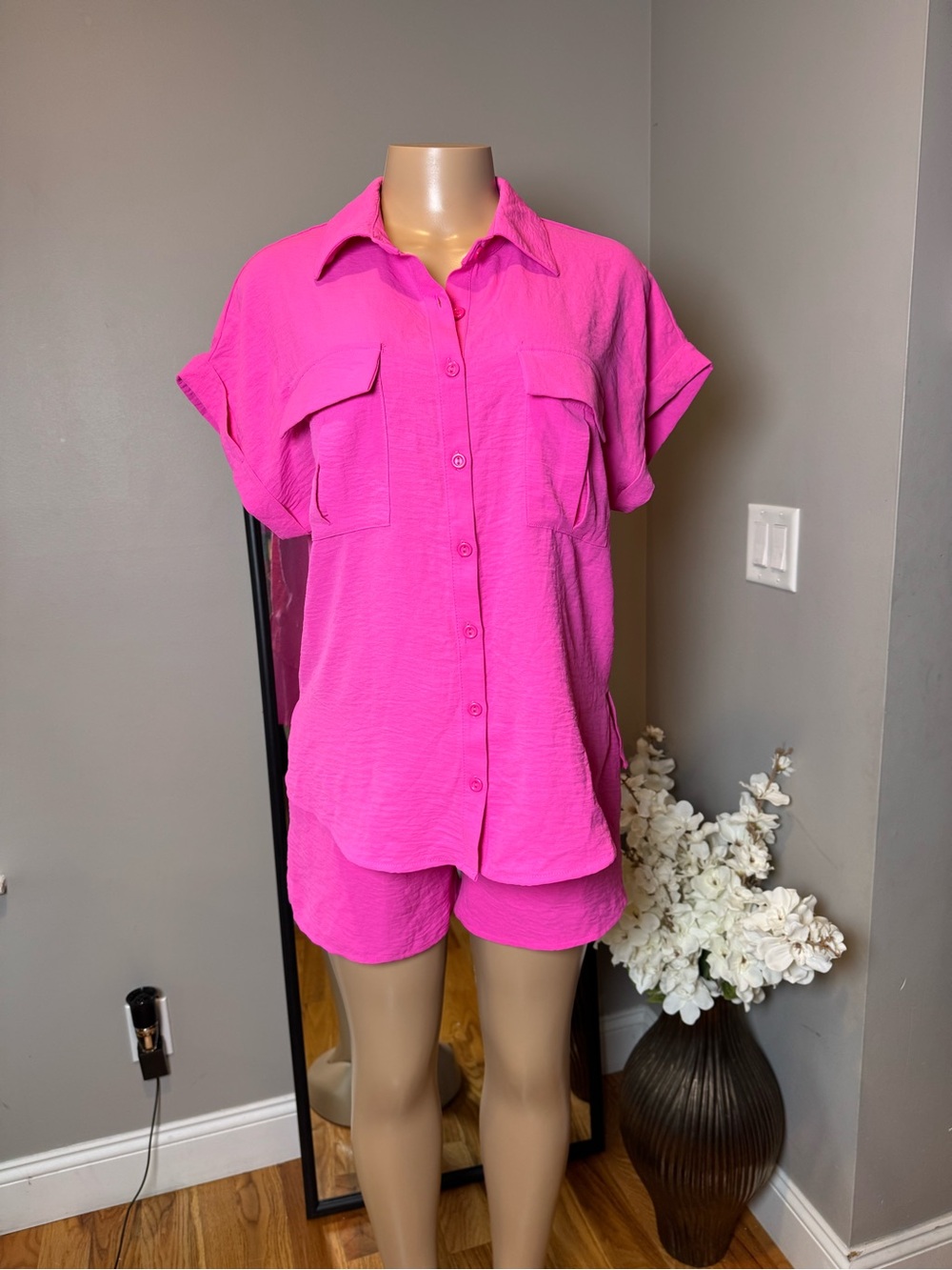 Julia Women's Hot Pink 2-Piece Button-Up
Shirt & Shorts Set - Size M 0017